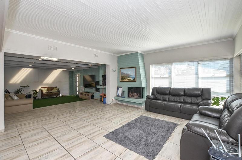 5 Bedroom Property for Sale in Parow North Western Cape